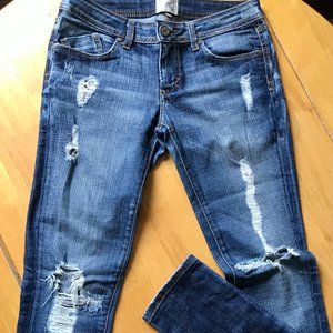 DG "RING SPUN DENIM" DESTROYED SKINNYS size 26